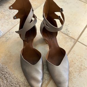 Cydwoq stacked heels , size 39.